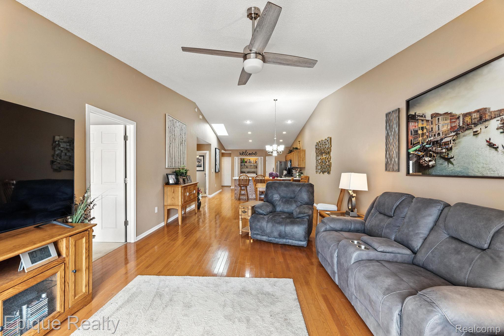 810 Crystal Lane