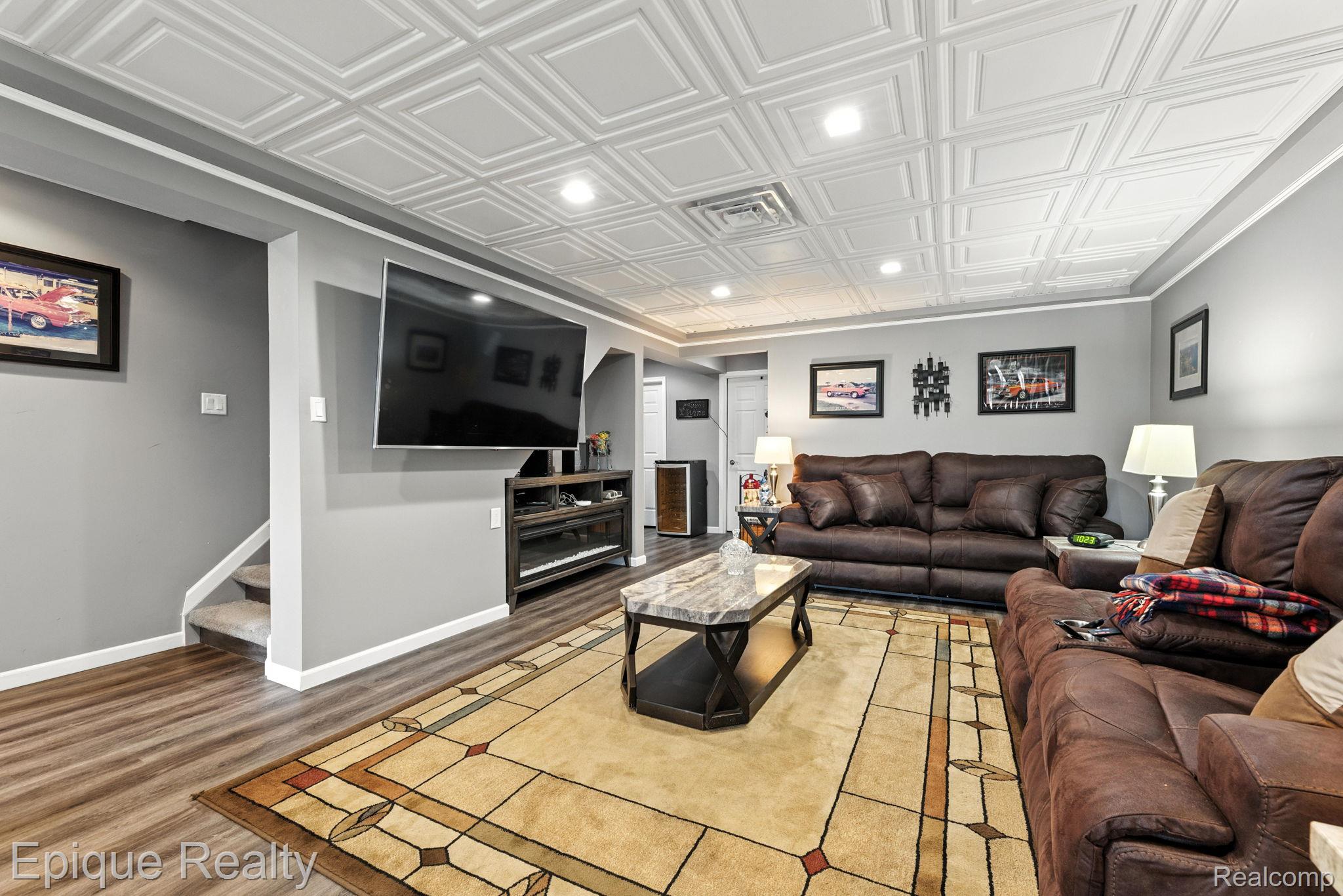 810 Crystal Lane