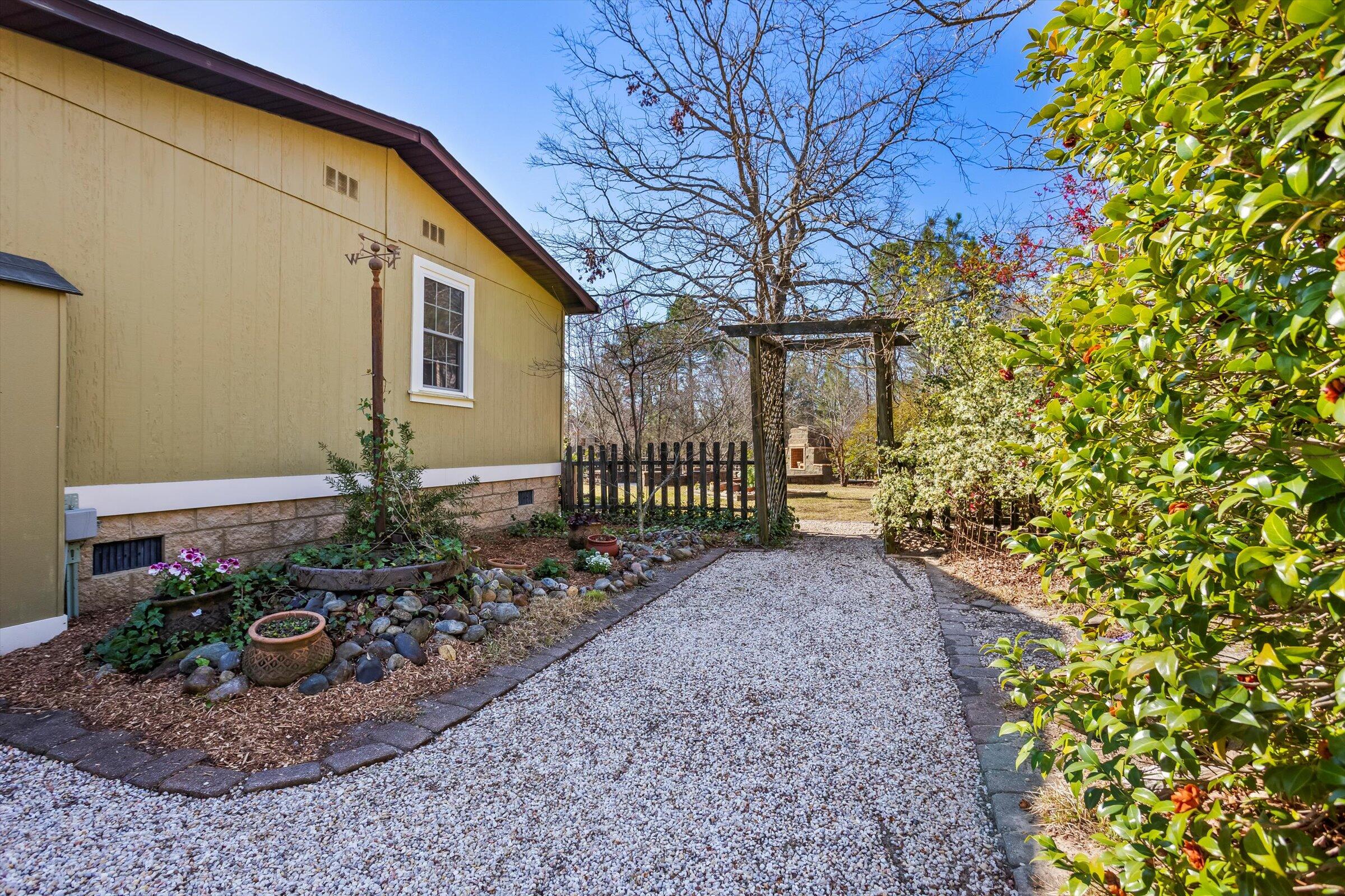 158 N Windsor Road