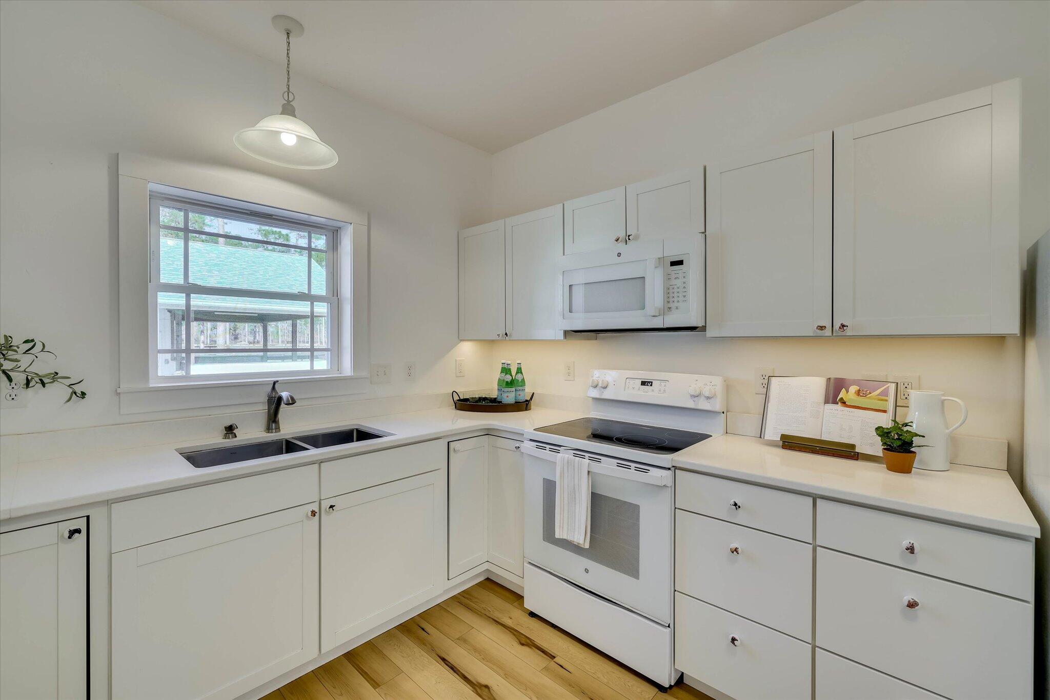 6028 Troup Manor