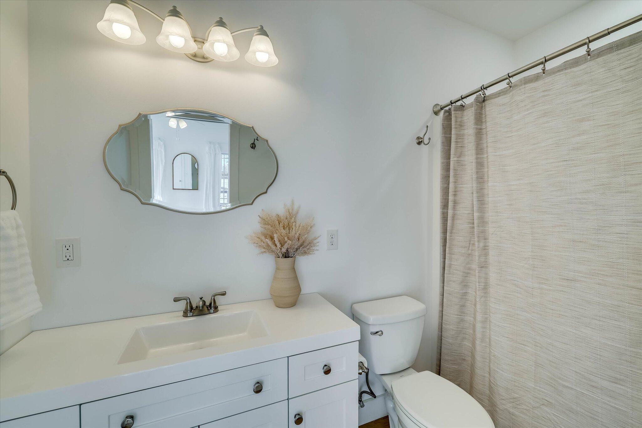 6028 Troup Manor