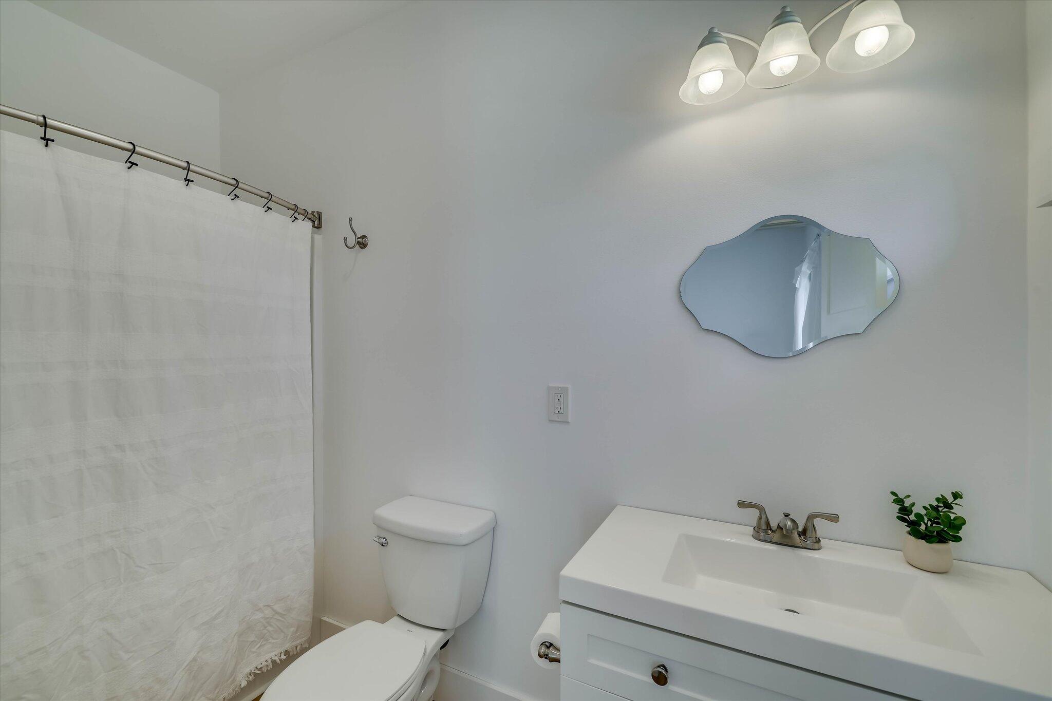 6028 Troup Manor