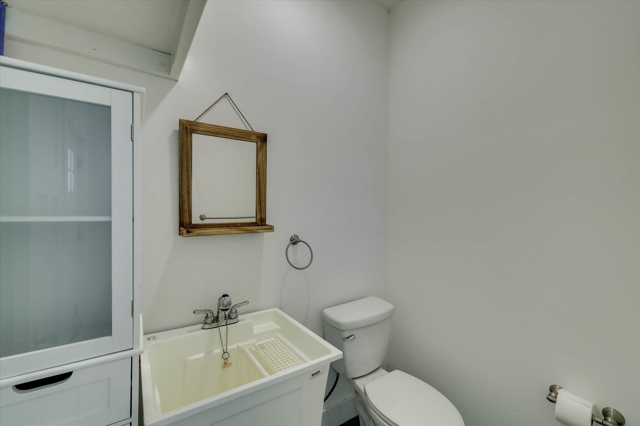6028 Troup Manor