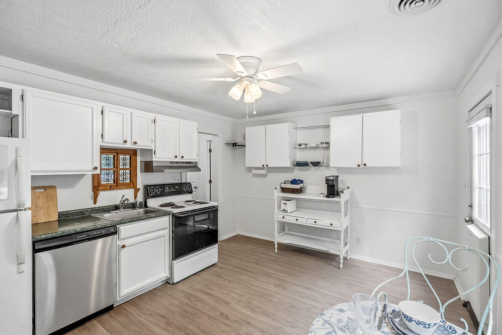 1480/1482 Wire Road