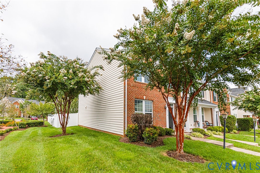 8316 Creekside Meadow Way