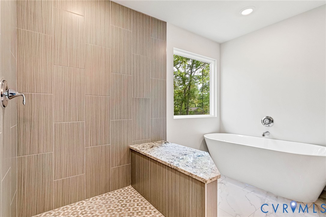 210 Hollyside Dr