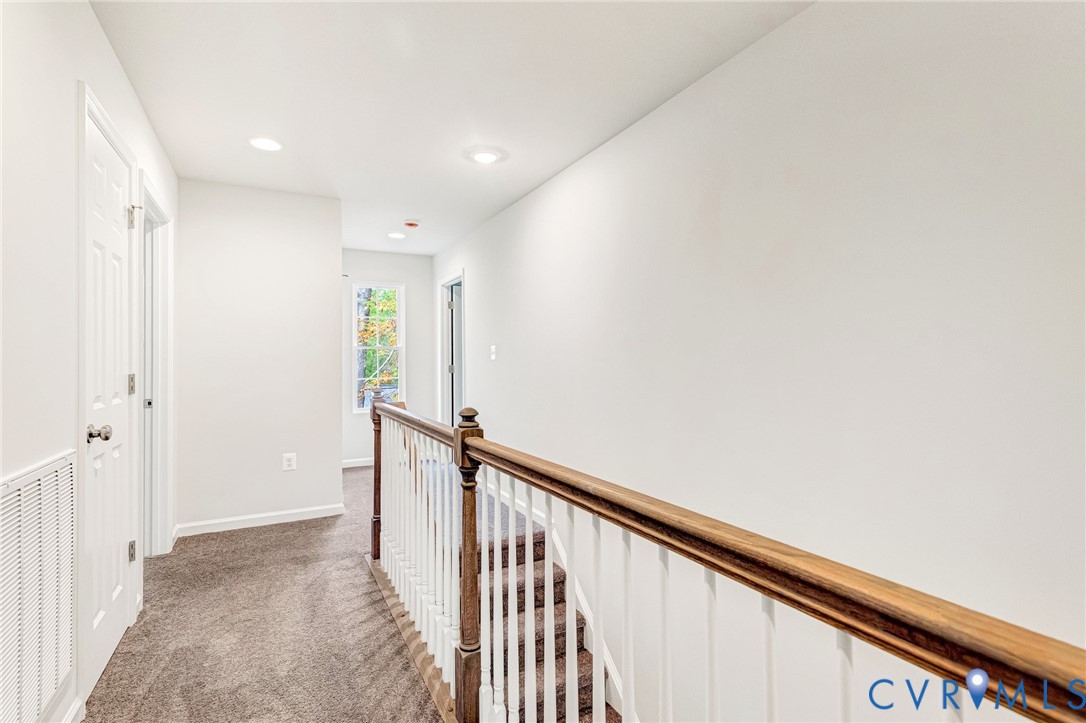 210 Hollyside Dr