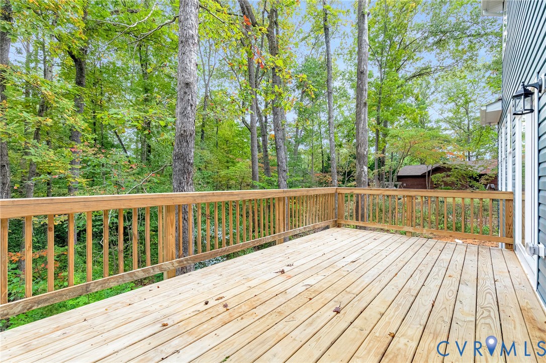 210 Hollyside Dr