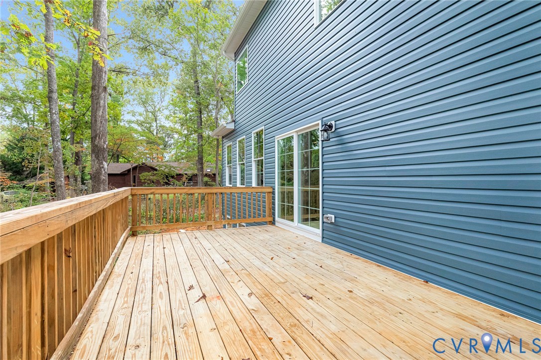 210 Hollyside Dr