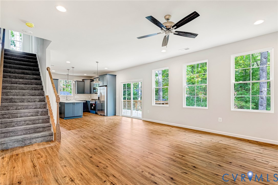 210 Hollyside Dr