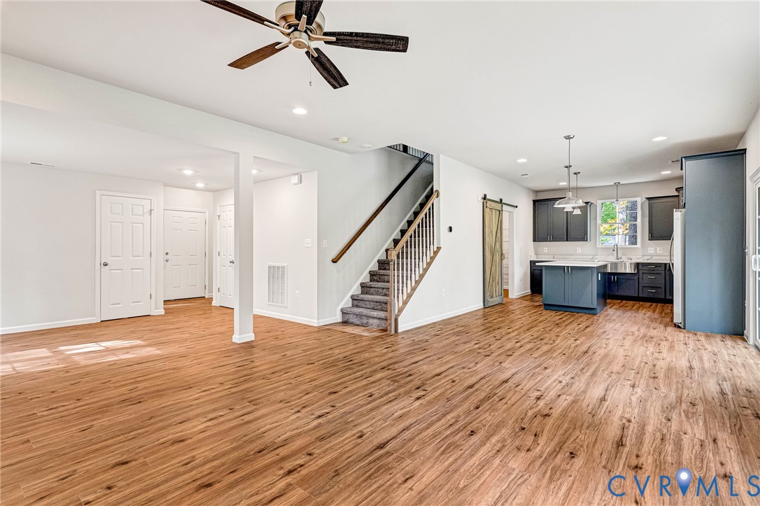210 Hollyside Dr