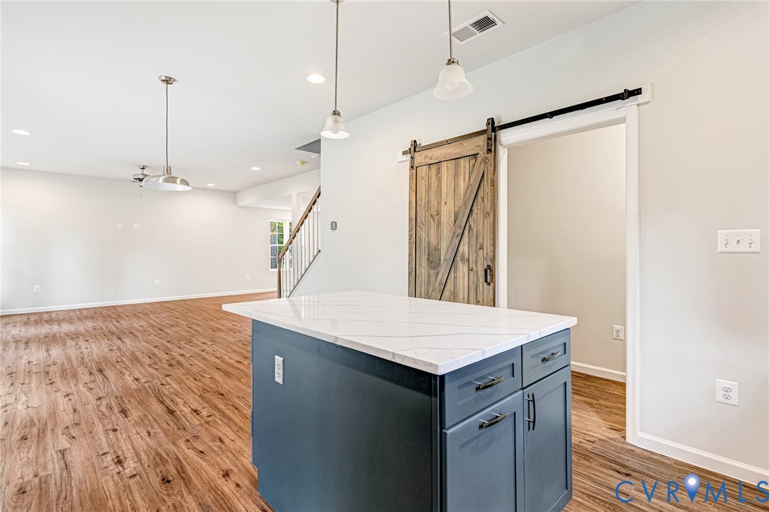 210 Hollyside Dr