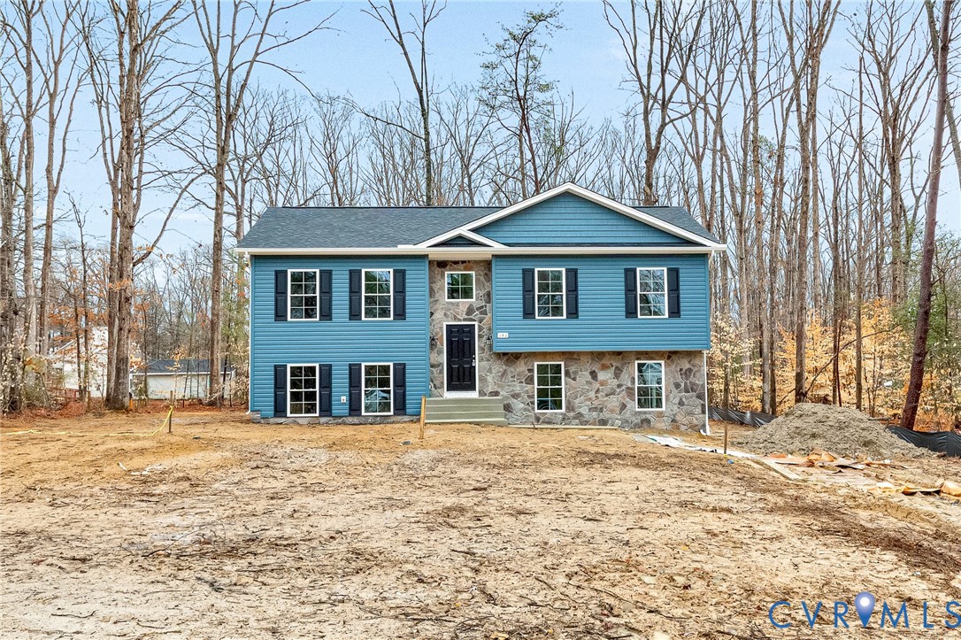 142 Patrick Henry Dr
