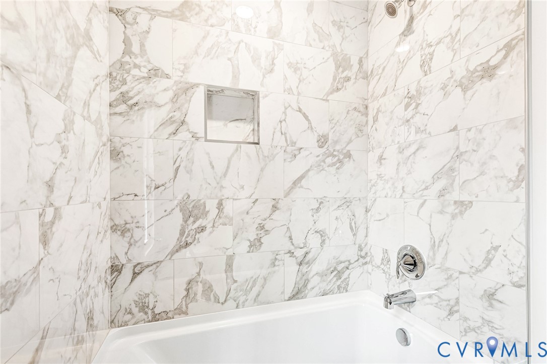 142 Patrick Henry Dr