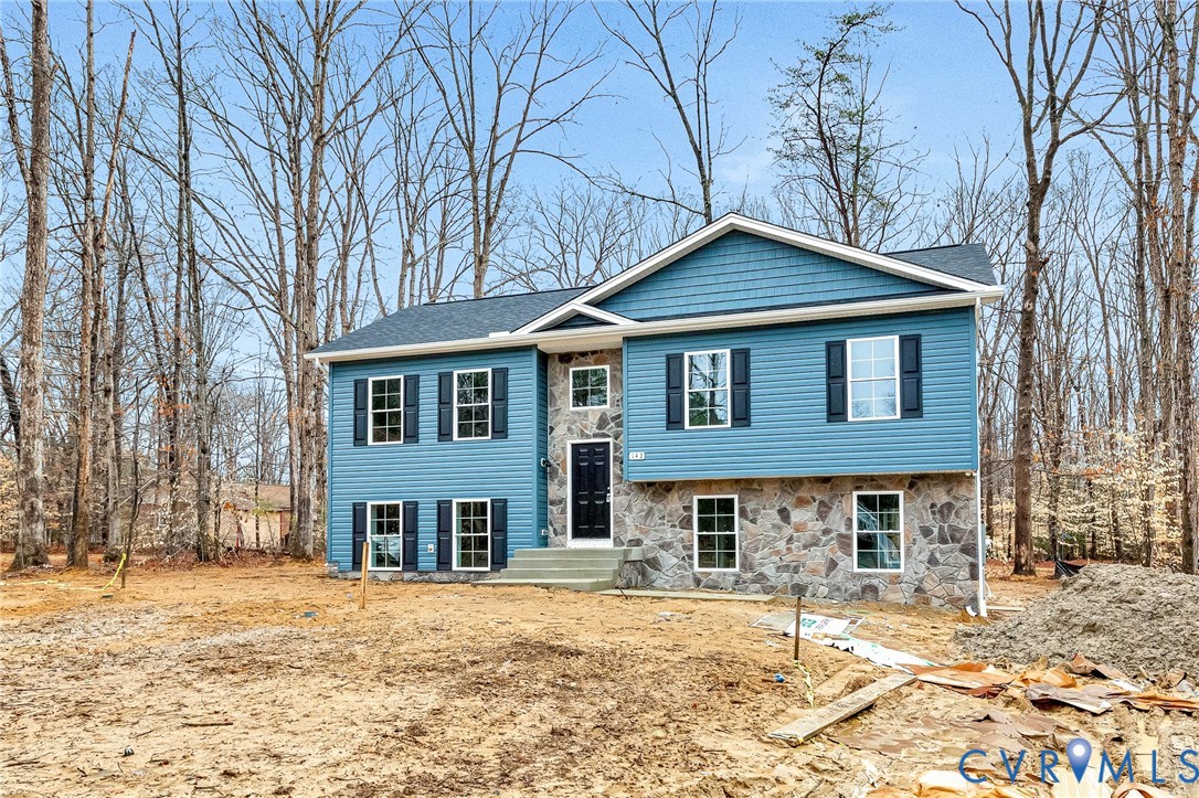 142 Patrick Henry Dr