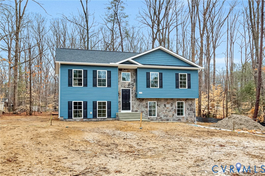 142 Patrick Henry Dr