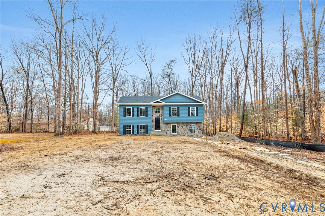 142 Patrick Henry Dr