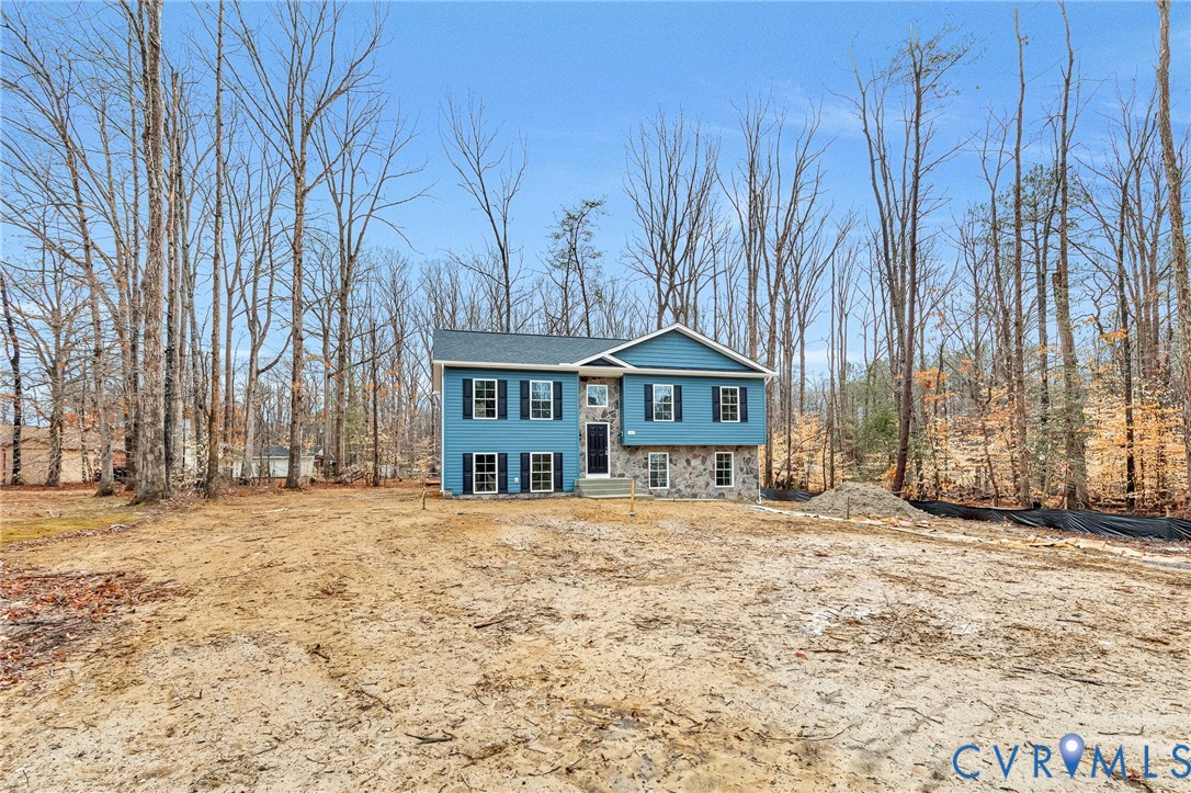 142 Patrick Henry Dr