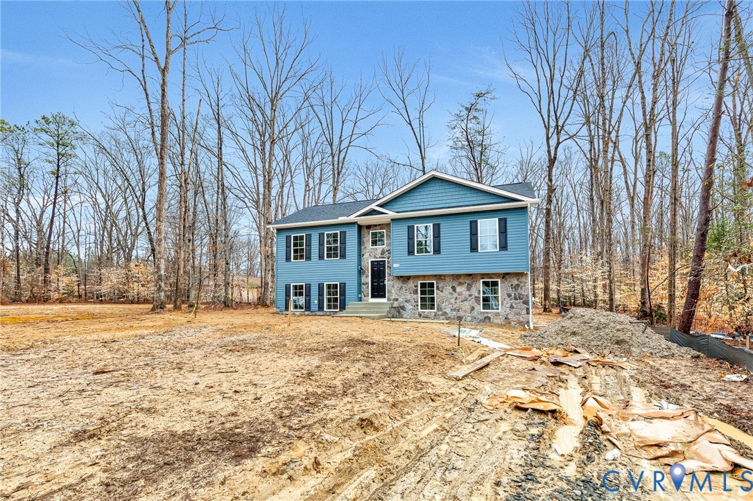 142 Patrick Henry Dr