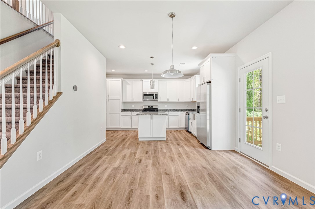 93 Albertson Ct