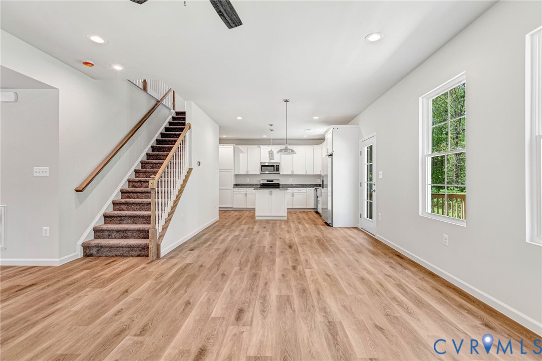 93 Albertson Ct