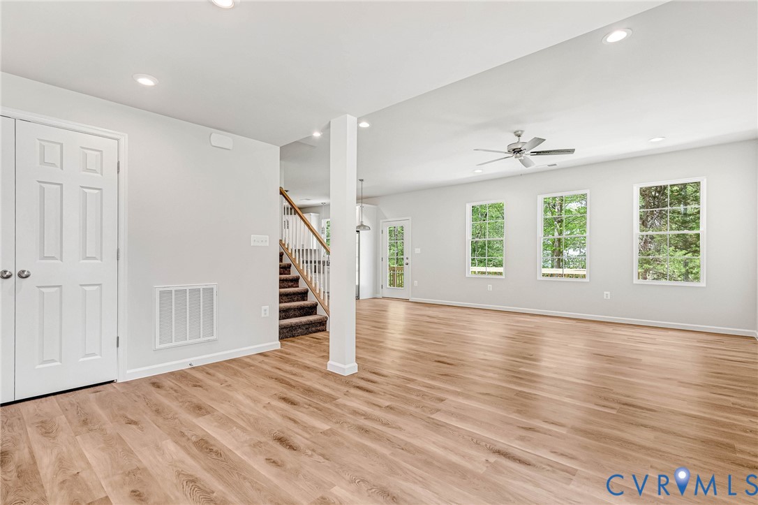 93 Albertson Ct