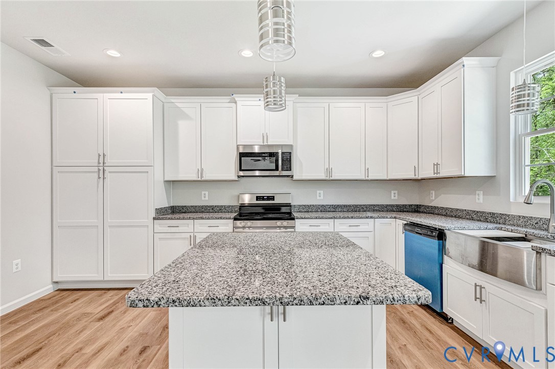 93 Albertson Ct