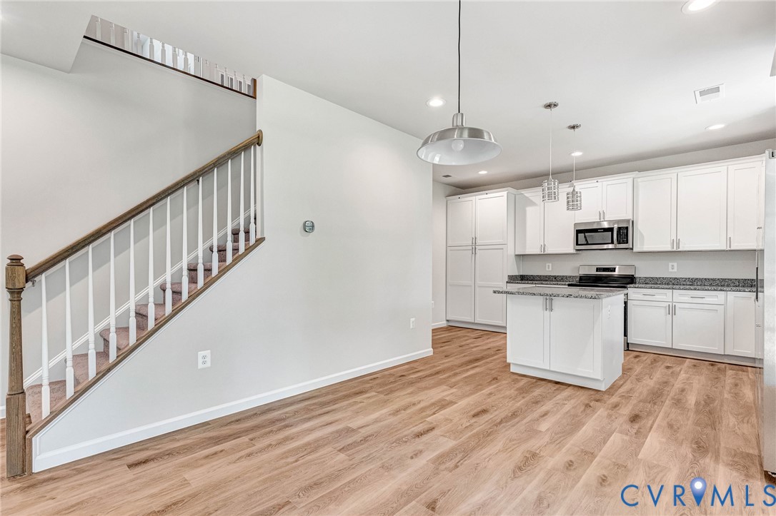 93 Albertson Ct