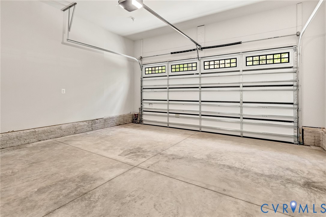 93 Albertson Ct