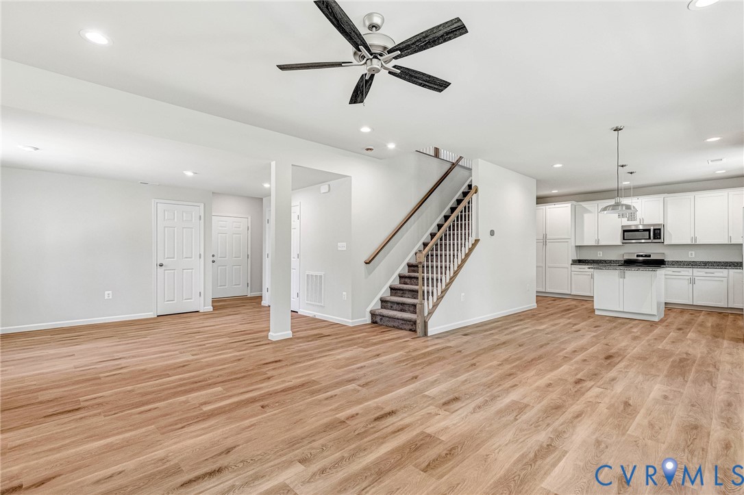 93 Albertson Ct