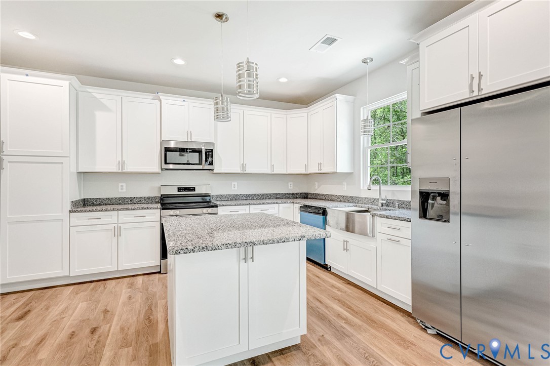 93 Albertson Ct