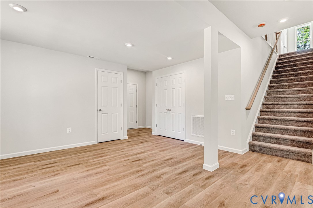 93 Albertson Ct