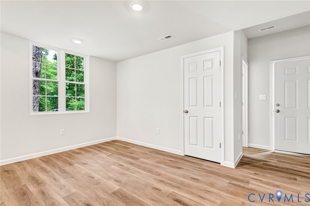 1011 Swan Ln