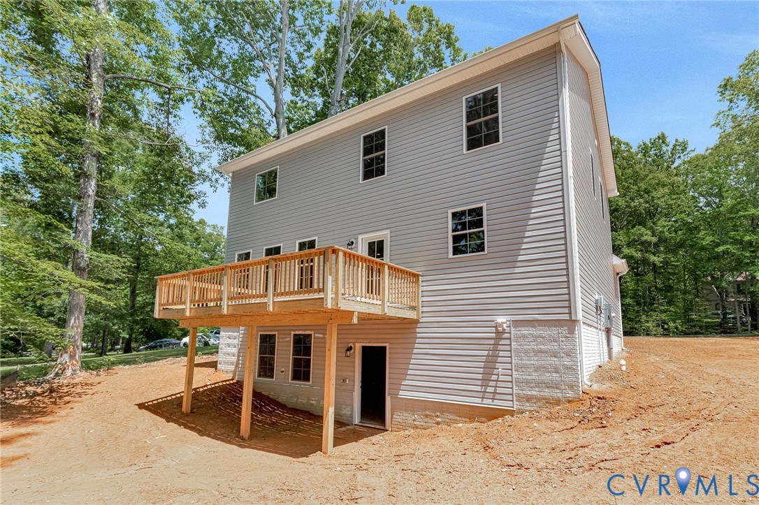 1011 Swan Ln