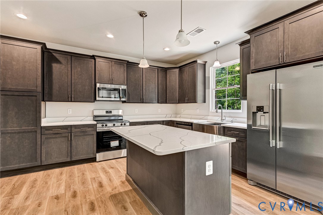 1011 Swan Ln