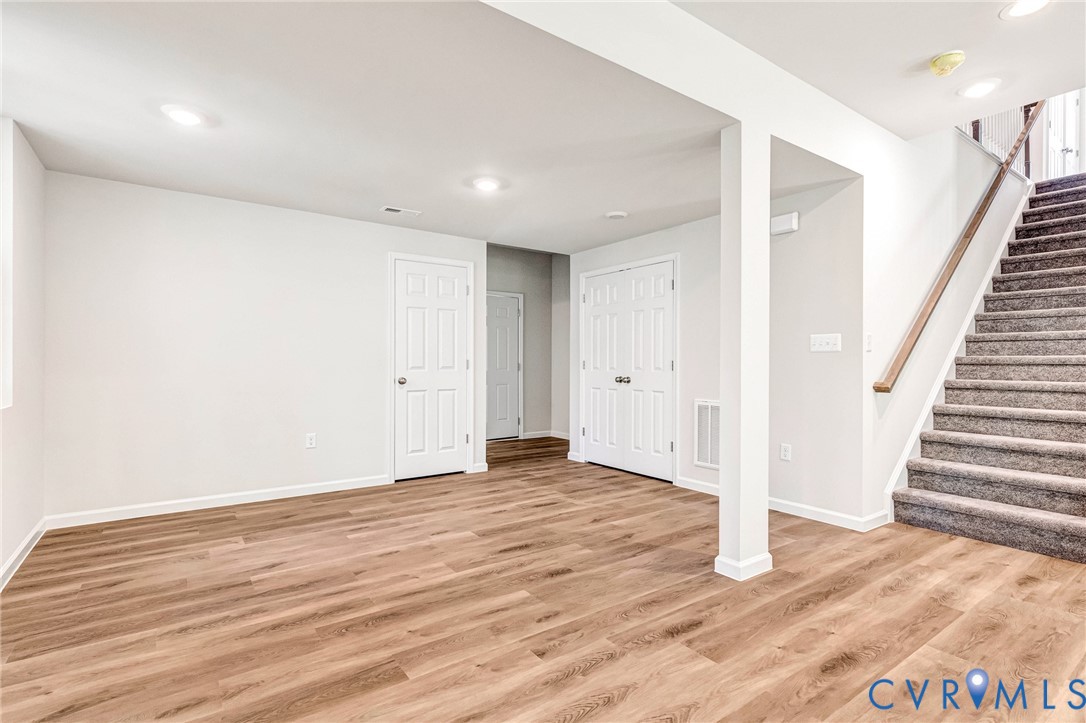 1011 Swan Ln
