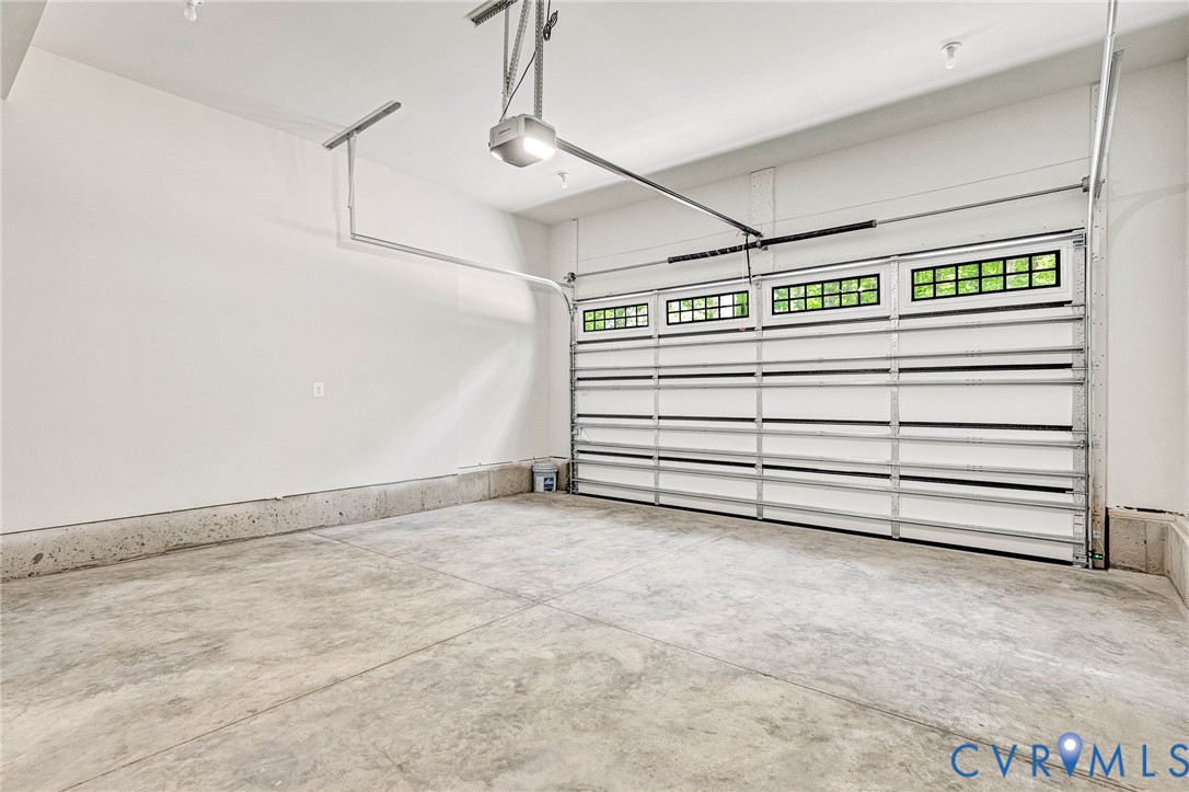 1011 Swan Ln