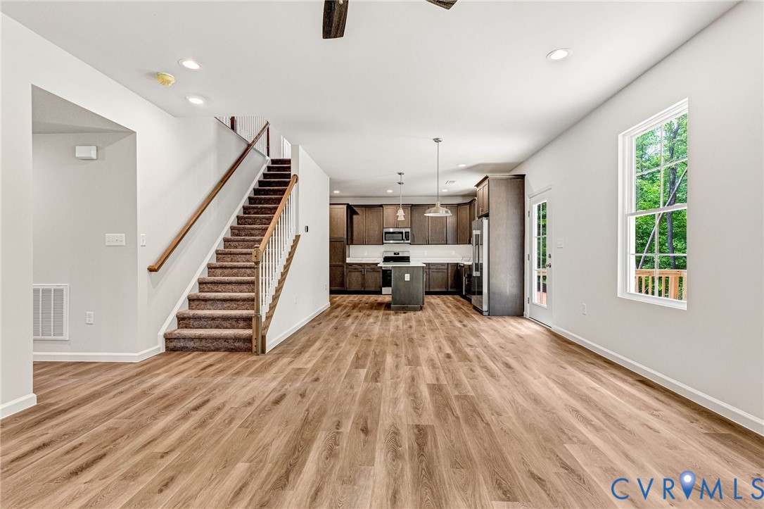 1011 Swan Ln