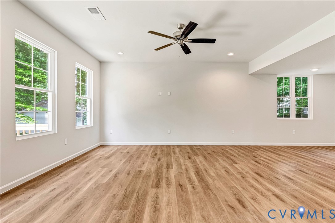 1011 Swan Ln