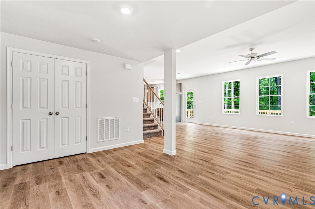 1011 Swan Ln