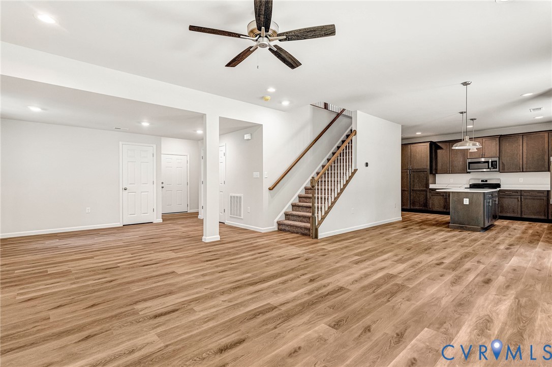 1011 Swan Ln
