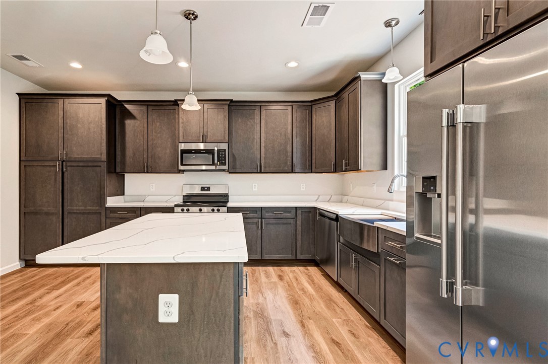 1011 Swan Ln
