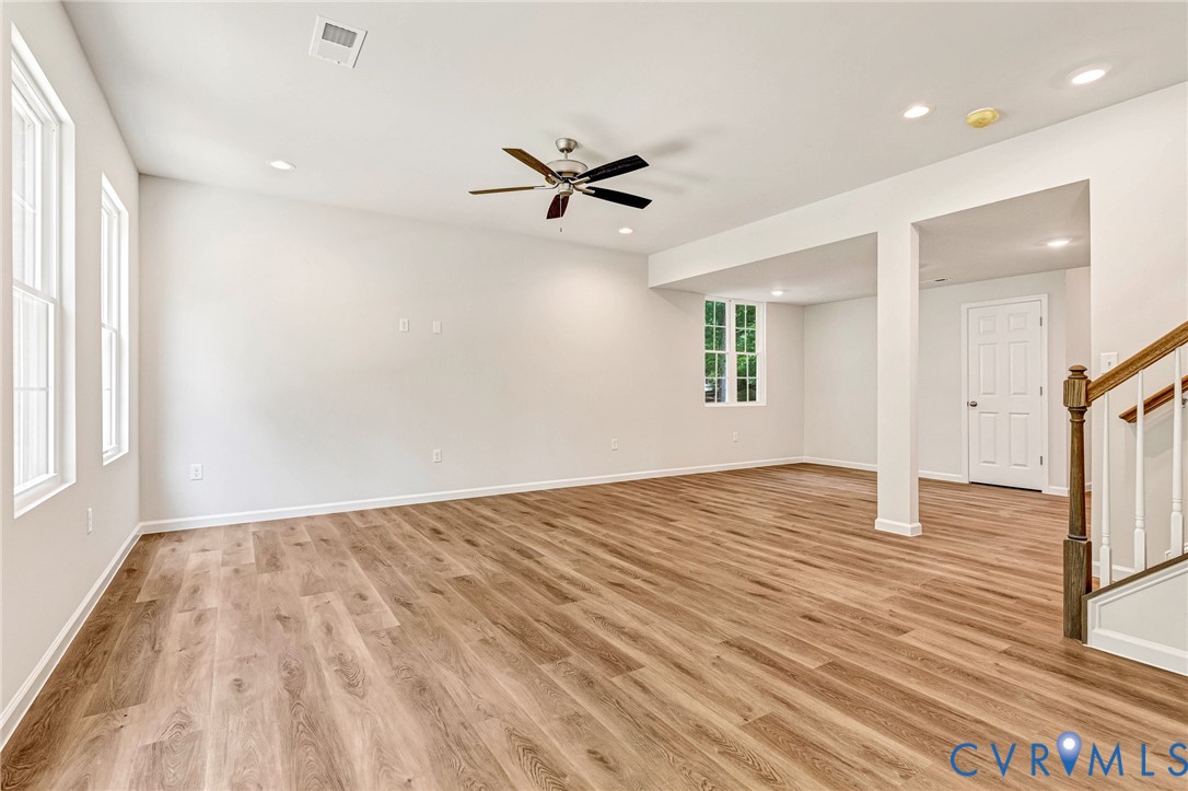 1011 Swan Ln