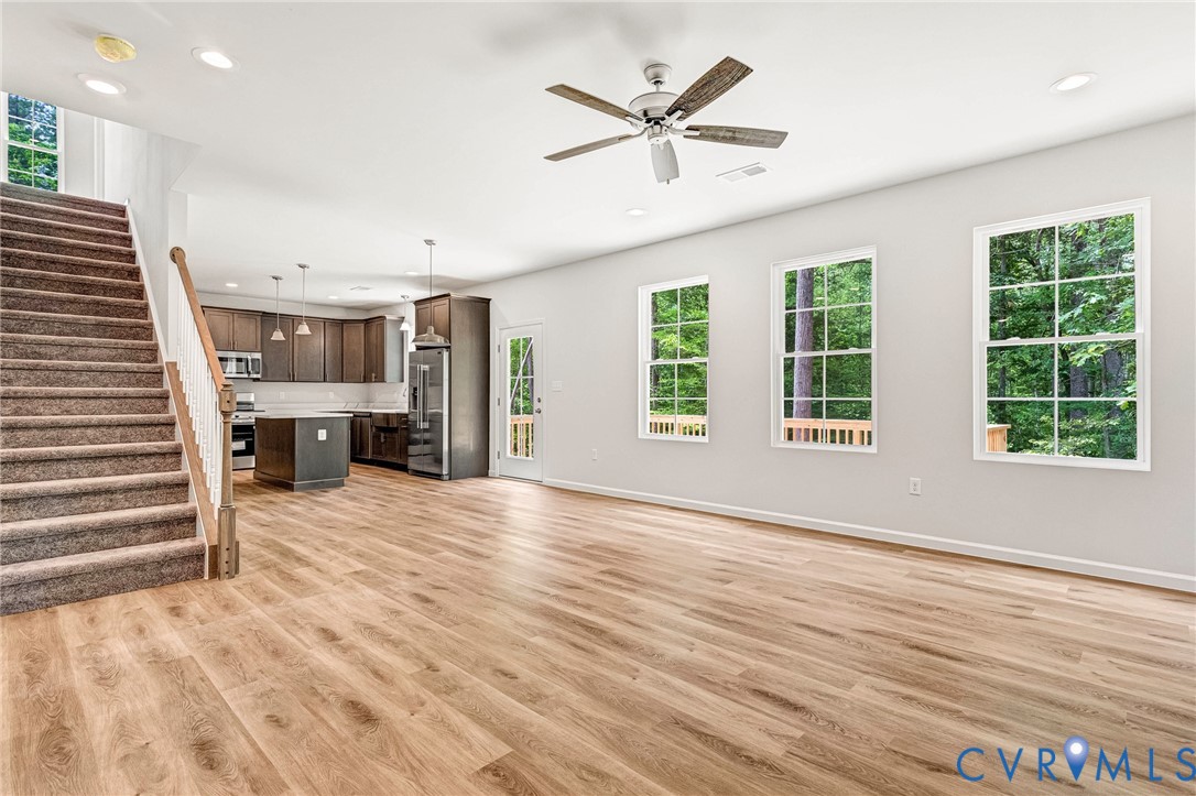 1011 Swan Ln