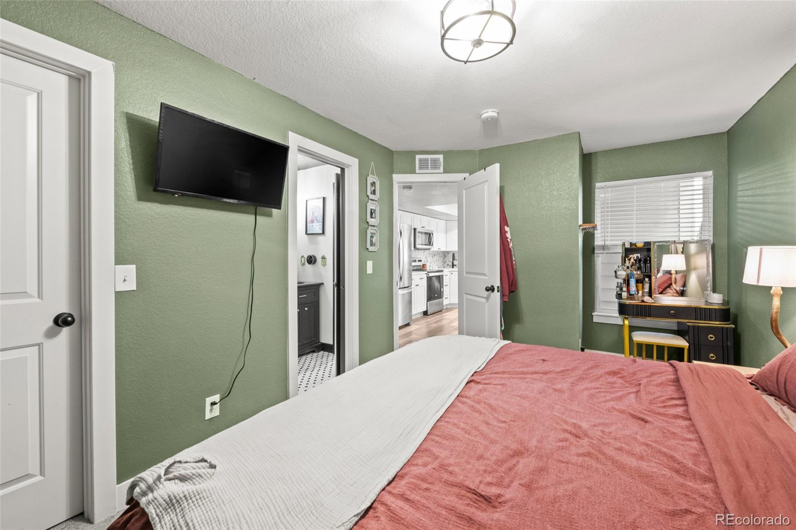 932 S Dearborn Way Unit: 11
