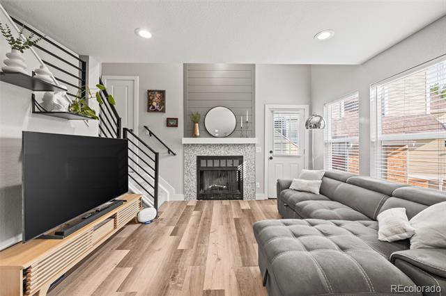 932 S Dearborn Way Unit: 11