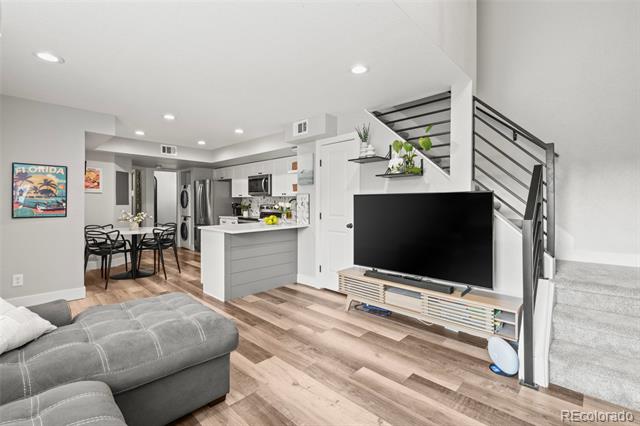 932 S Dearborn Way Unit: 11
