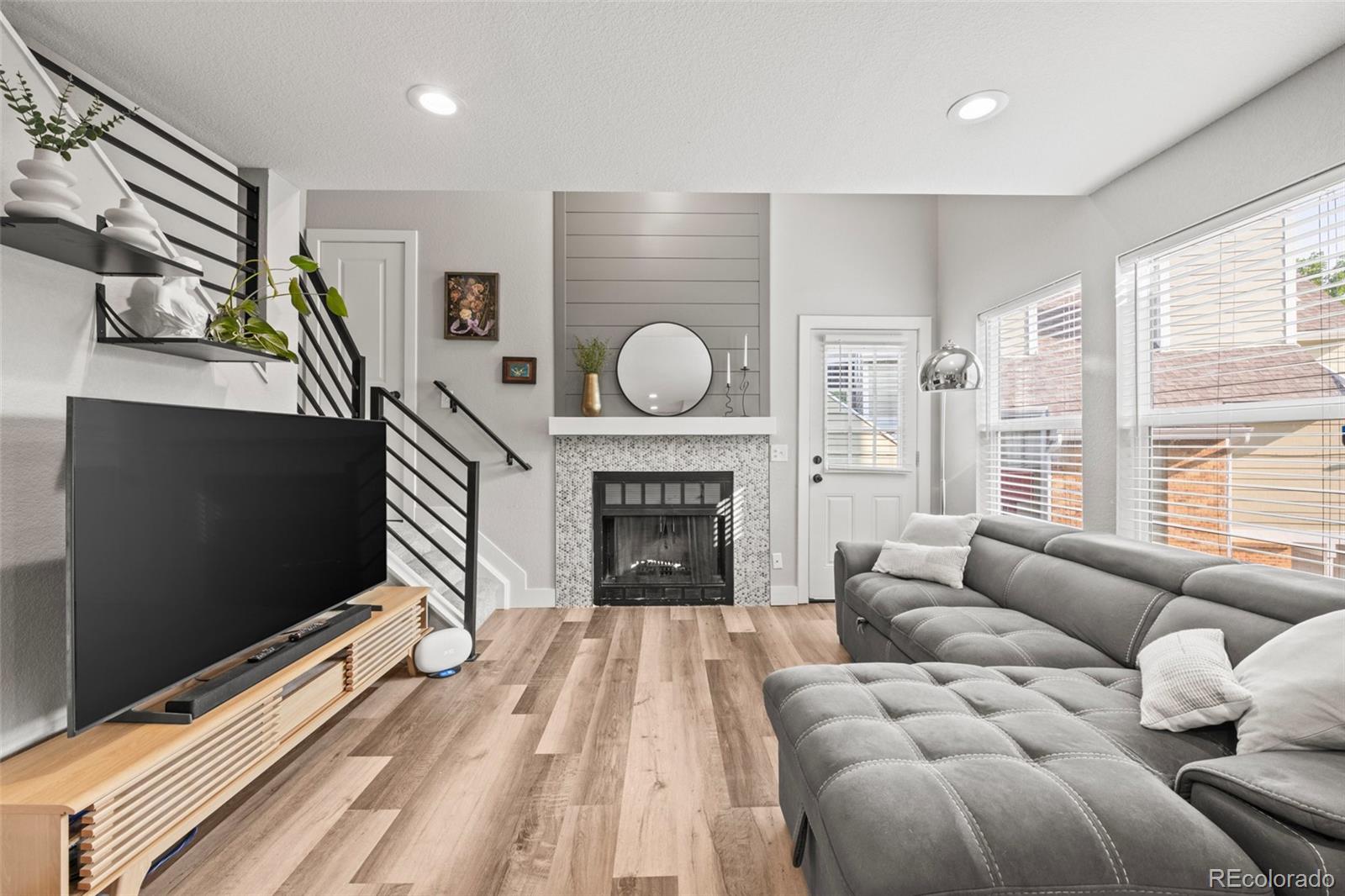 932 S Dearborn Way Unit: 11