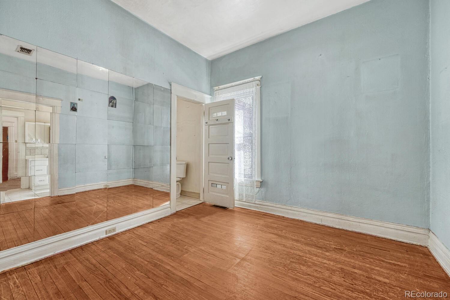 2421 W 38th Avenue