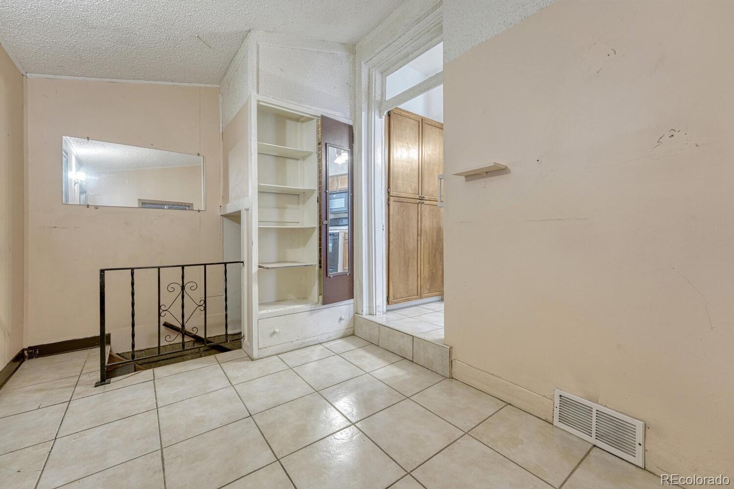 2421 W 38th Avenue
